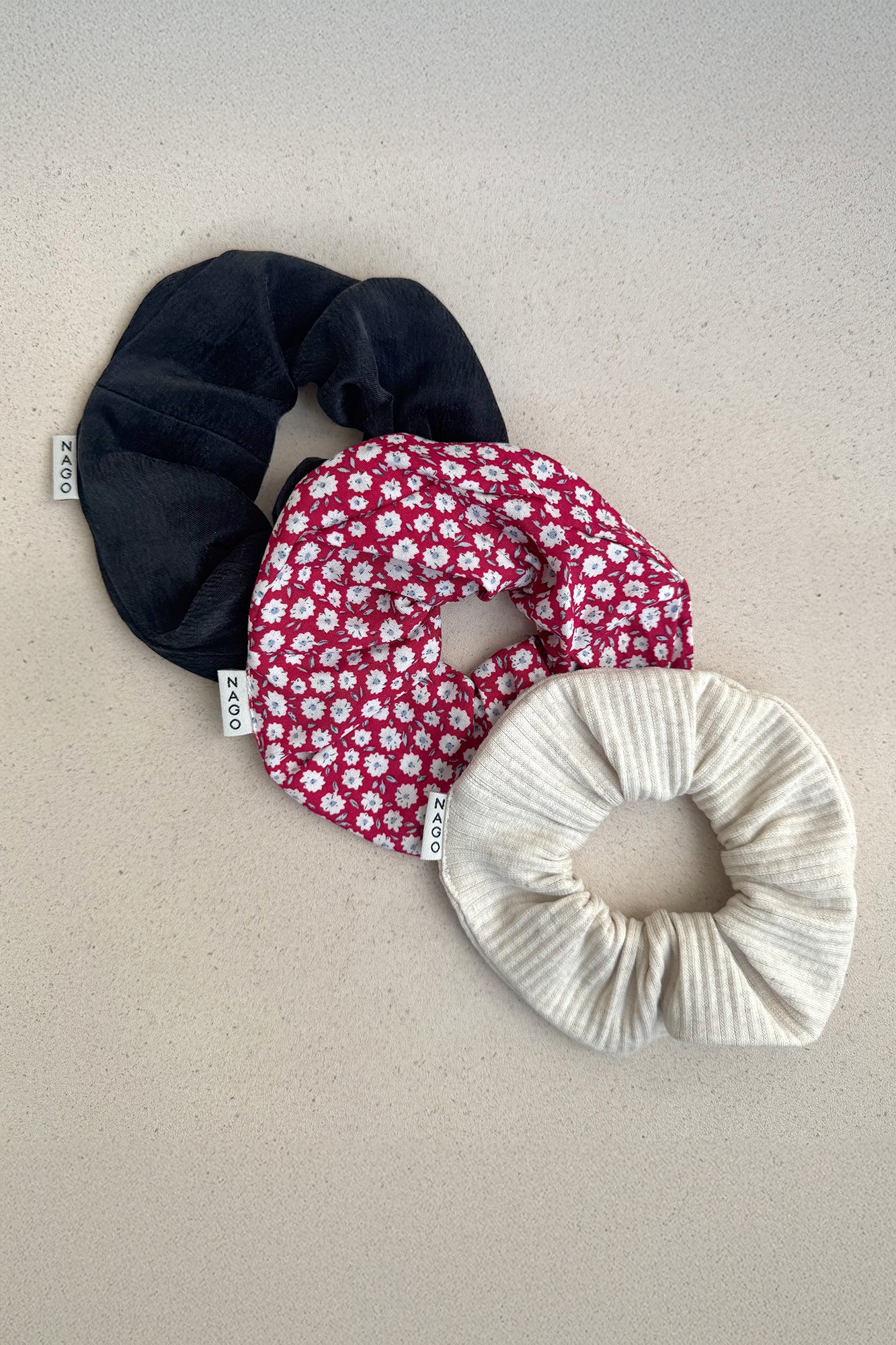 Zestaw scrunchies / anthracite & red - Image 3
